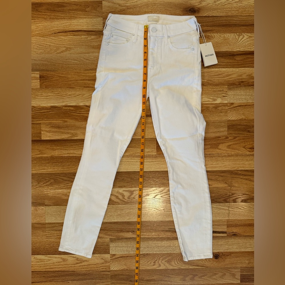 Sexy skinny white MOTHER DENIM Looker Crop jeans, size 24
